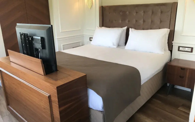 Old Port Hotel Suit