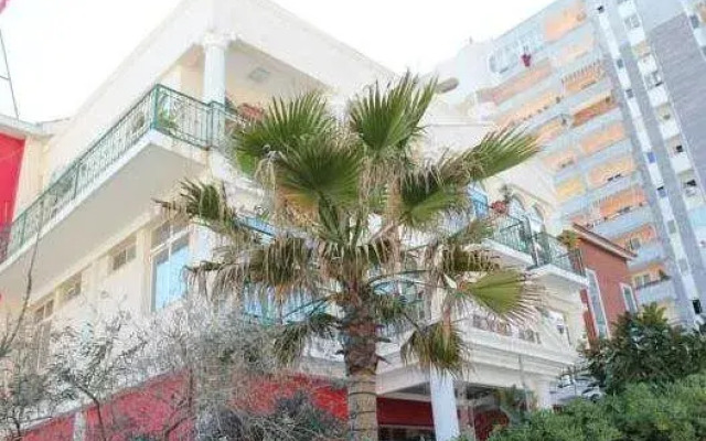 Hotel Ani