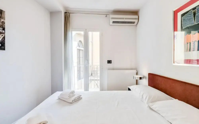 Piazza Santa Croce Design Apartment with Balcony