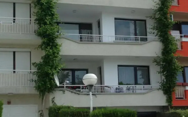 Yanis Guest House