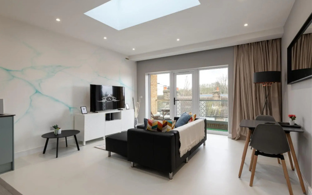 Wonderful Top-floor Apartment