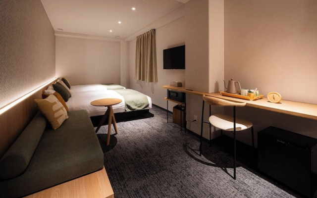 R Hotel Namba East