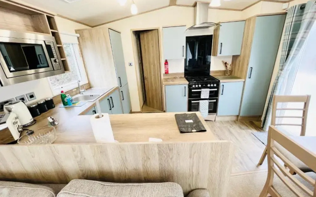 Luxury 2 Bedroom Caravan MC35, Shanklin, Isle of Wight