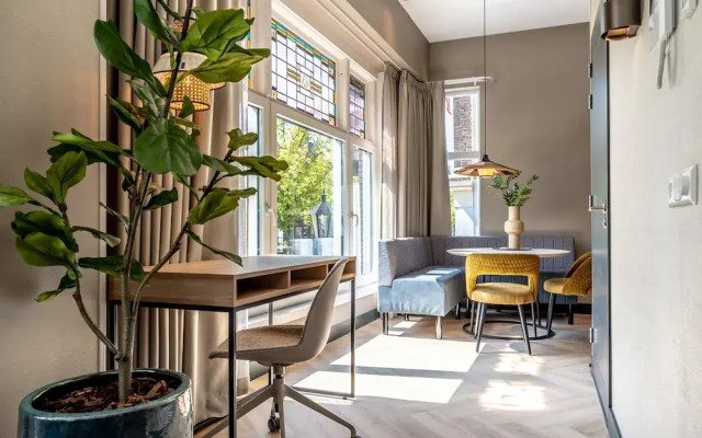 Beautiful Apartment, View of Delft Canal