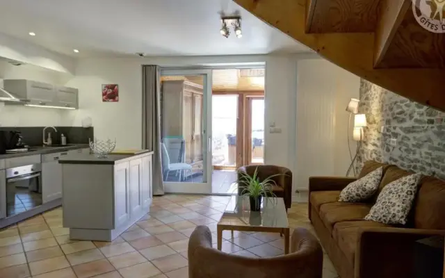 Gîte Cellieu, 4 pièces, 6 personnes - FR-1-496-8