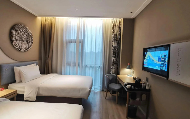 Home Inn Plus Suzhou Wujiang Fenhu Luxin Avenue