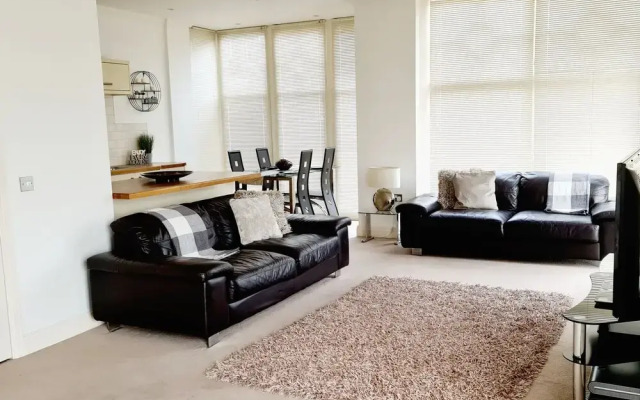 Seas the Day - Luxury Beach Apartment - Sleeps 4