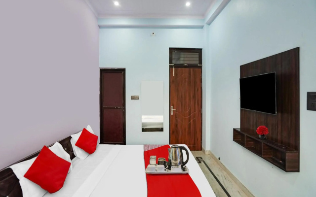 OYO Flagship 70225 Ayurma Inn