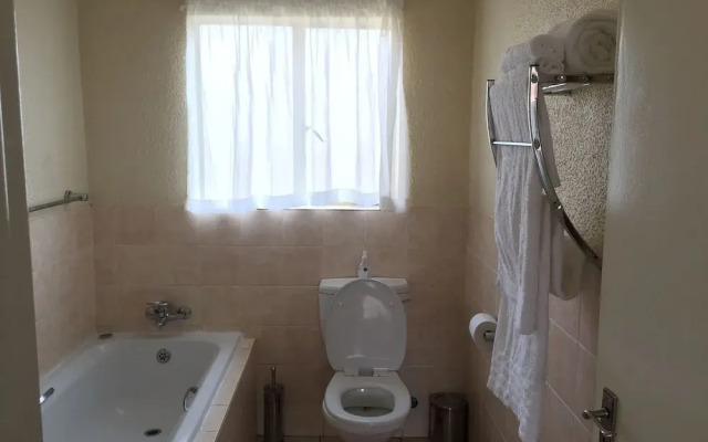 Tntee Apartments