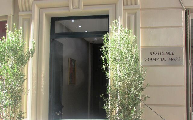 Отель Residence Champs de Mars вид на фасад
