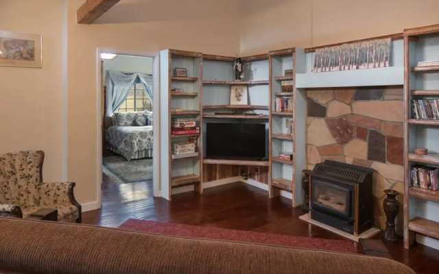 Quarter Horse Lodge