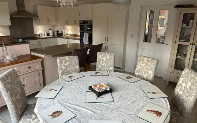 Stunning 4BD Family Getaway Westbury Wiltshire