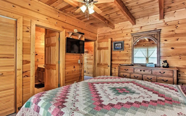 Rustic Sevierville Cabin w/ Covered Porch!