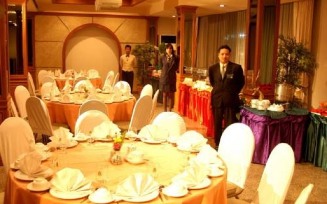 Royal Pacific Hotel