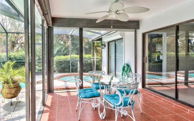 Rovigo Vacation Rental: Spacious Retreat with Panoramic Lake Views in Kings Lake. 4-BR, 4-Bathroom Home with Private Pool, just 3.4 Miles from the Vibrant Fifth Avenue South and Naples Attractions