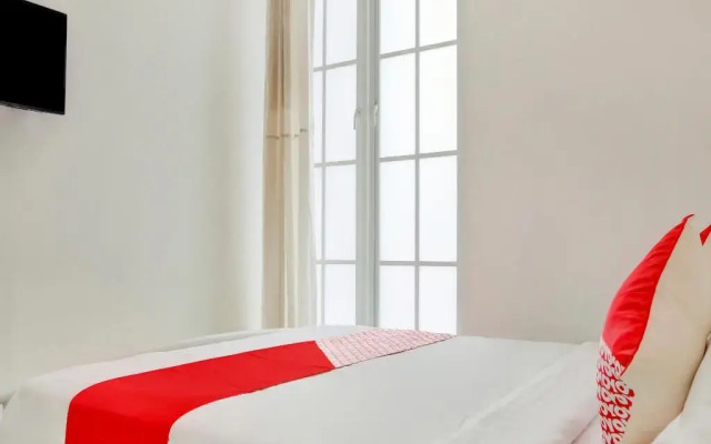 OYO 3512 Golden White House