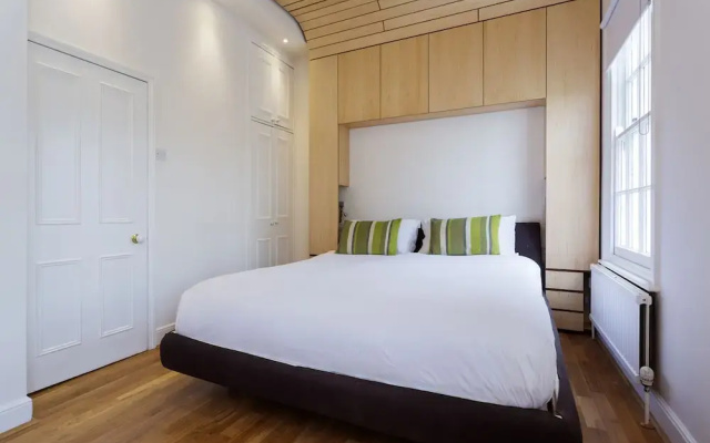 Veeve - At Home in Haggerston