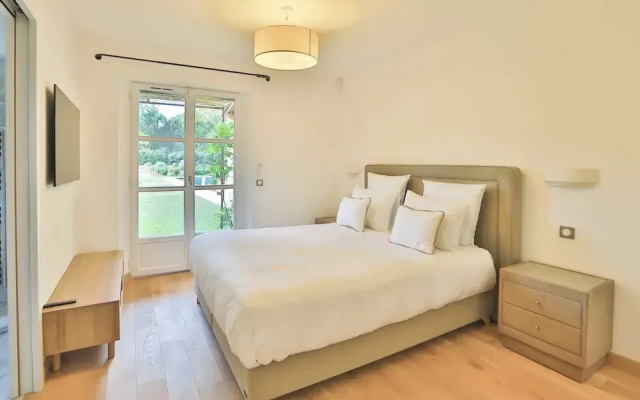 Magnificent Villa Overlooking the bay of Canebiers