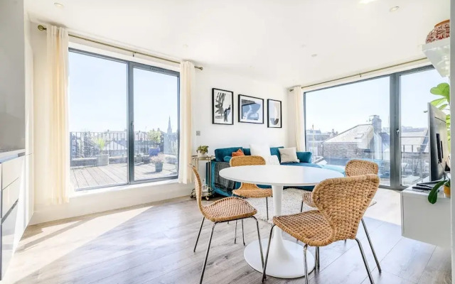 Penthouse With Views Of Alexandra Palace