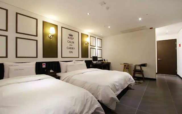 Hotel Moon