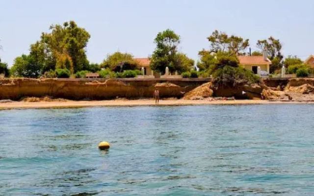 Minies Beach Villas