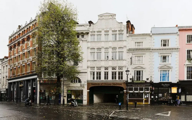 Trafalgar Square by Excel Apartments