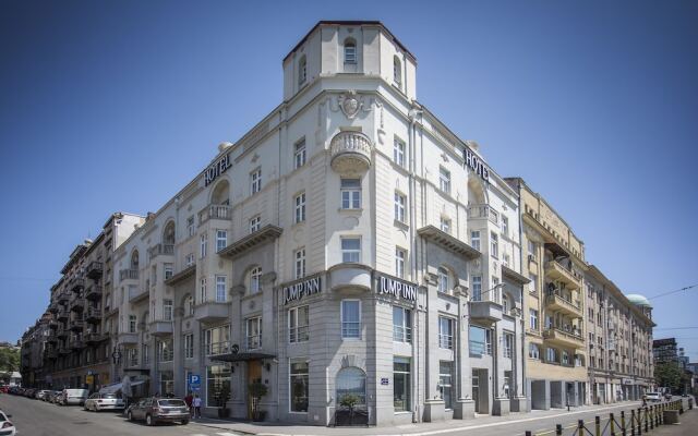 Jump INN Hotel Belgrade вид на фасад