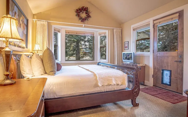 Cozy Ketchum Retreat - Pet Friendly!