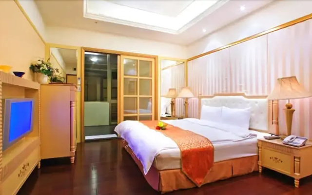 Li Chih Thanl Thuei Hot Spring & Resort