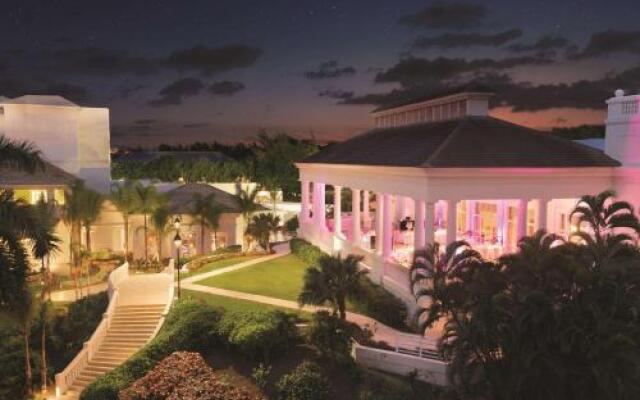 Отель Ritz-Carlton Golf & Spa Resort Rose Hall Jamaica Ямайка, Монтего-Бей - отзывы, цены и фото номеров - забронировать отель Ritz-Carlton Golf & Spa Resort Rose Hall Jamaica онлайн вид на фасад