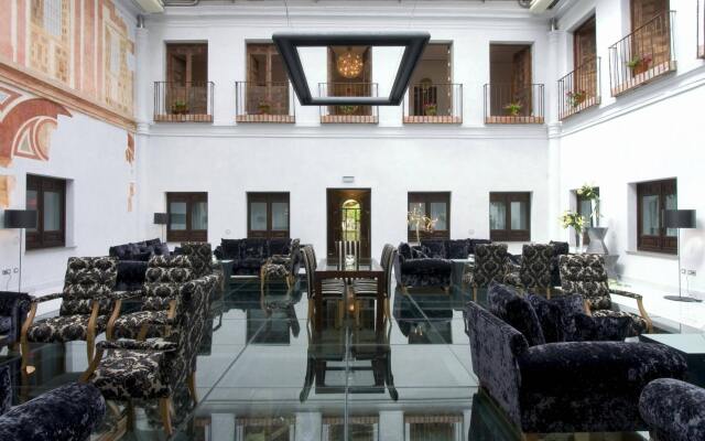 Hospes Palacio del Bailío Hotel вид на фасад
