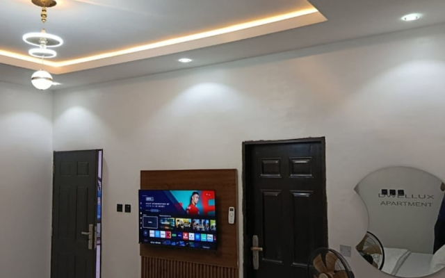 Dwellux Apartment