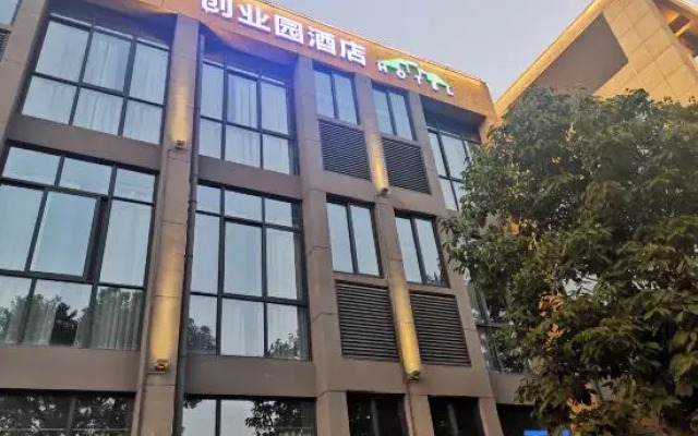 Changxing Pioneer Park Hotel