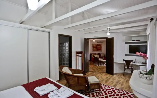 Praia do Estaleiro Guest House