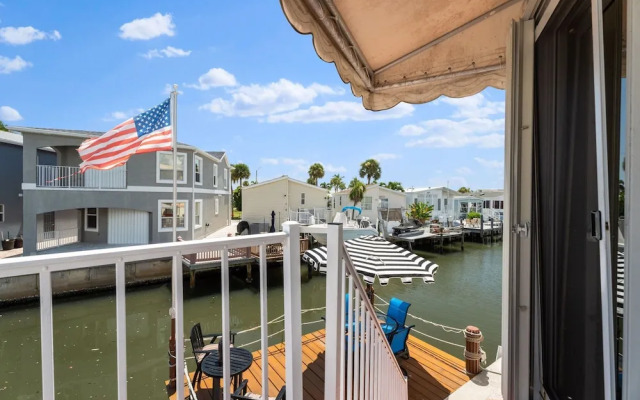 Island Dock House 1143