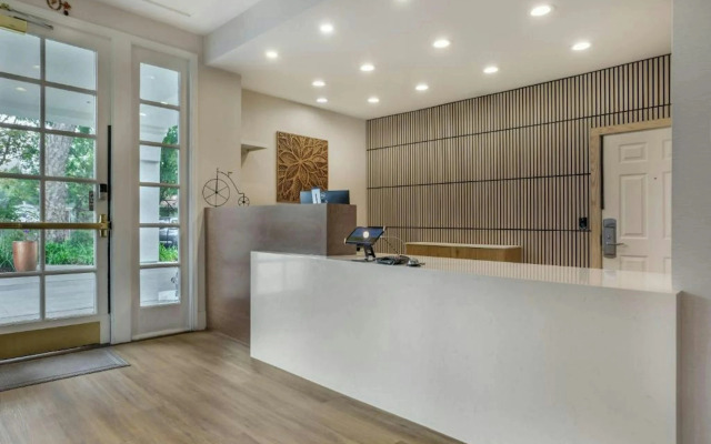 University Park Inn & Suites, an Ascend Collection Hotel