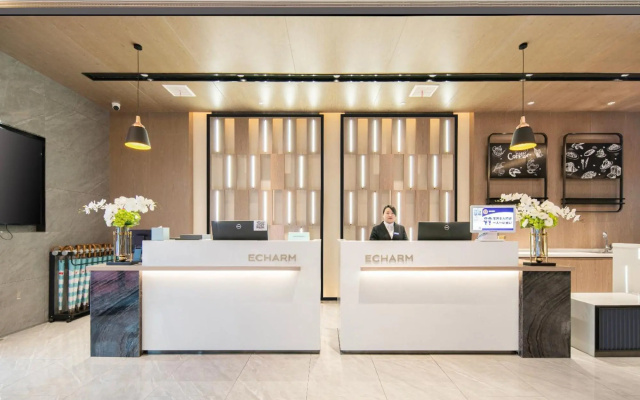 Echarm Hotel (Jingzhou Honghu Long Street)