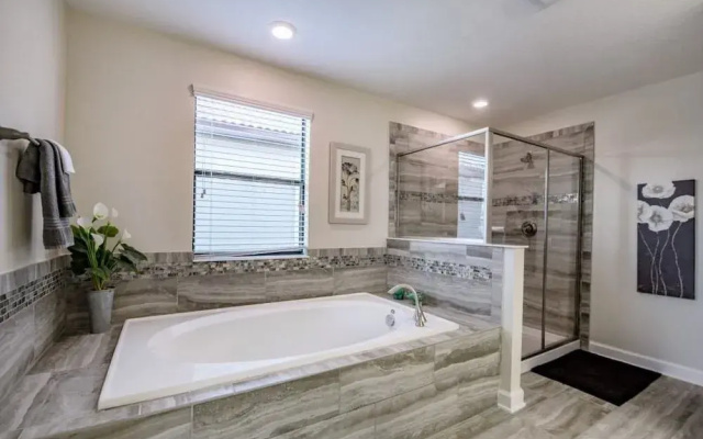 6 Bedroom 5 Bathroom Vacation Home