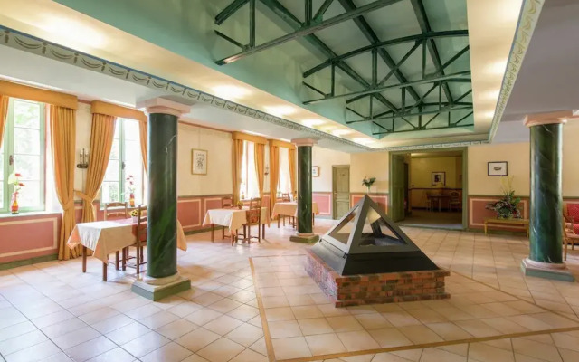 Cosy Flat in a Drome Chateau With Pool