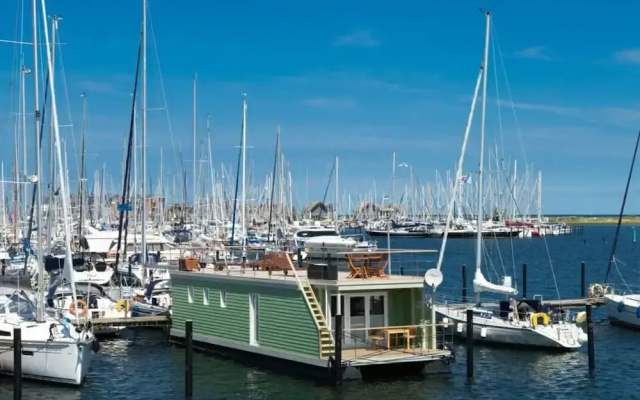 Houseboat Grey Seal Comfortable Vacation Home