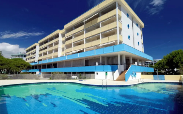 Bright and Functional Flat With Seaview Balcony