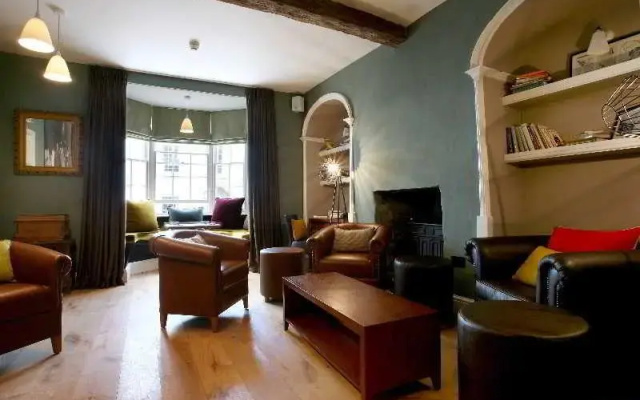 Browns Tavistock