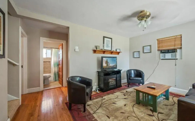 1303 E Pennsylvania Ave