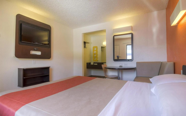 Motel 6 Las Vegas, NV – I-15 Stadium