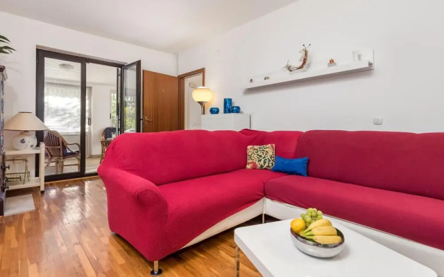 Stunning Home in Kremenici With Wifi and 2 Bedrooms