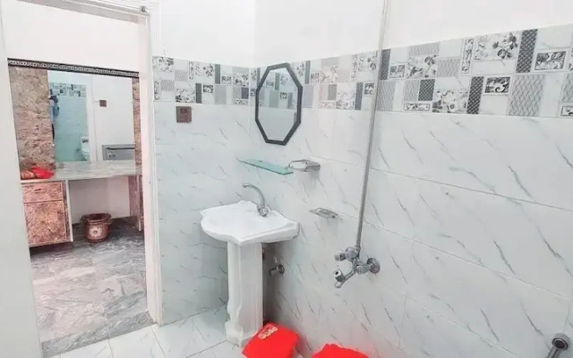 Red Rose Hotel & restaurent