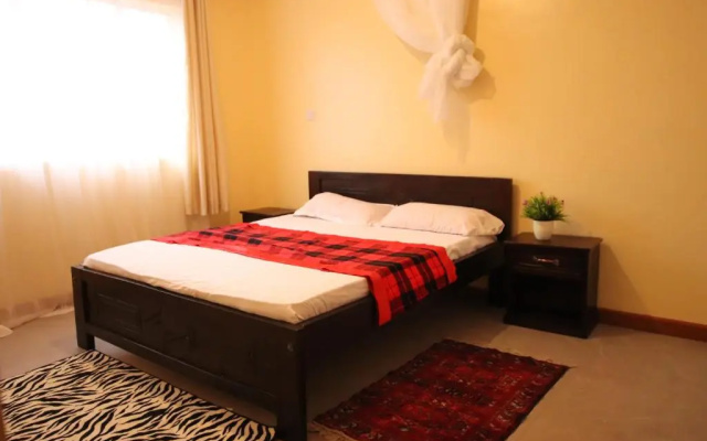 Stay.Plus Ebony Mara House