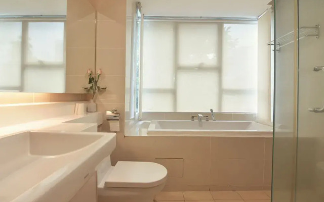 Pet Friendly, 3BR Apt KL, Bathtub & Parking