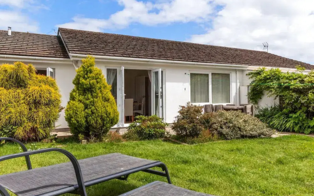 Sea Charm - Cosy Bungalow Near Beach and Village