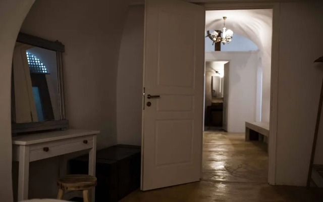 The Grand Cave House